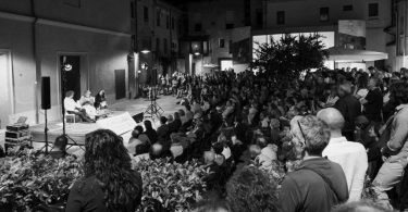 Scrittura Festival 2017, durante una conferenza in Piazza Unità d'Italia (Ravenna).