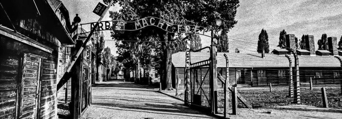 Ingresso del campo di concentramento di Auschwitz. Foto di Maurizio Tanzi.